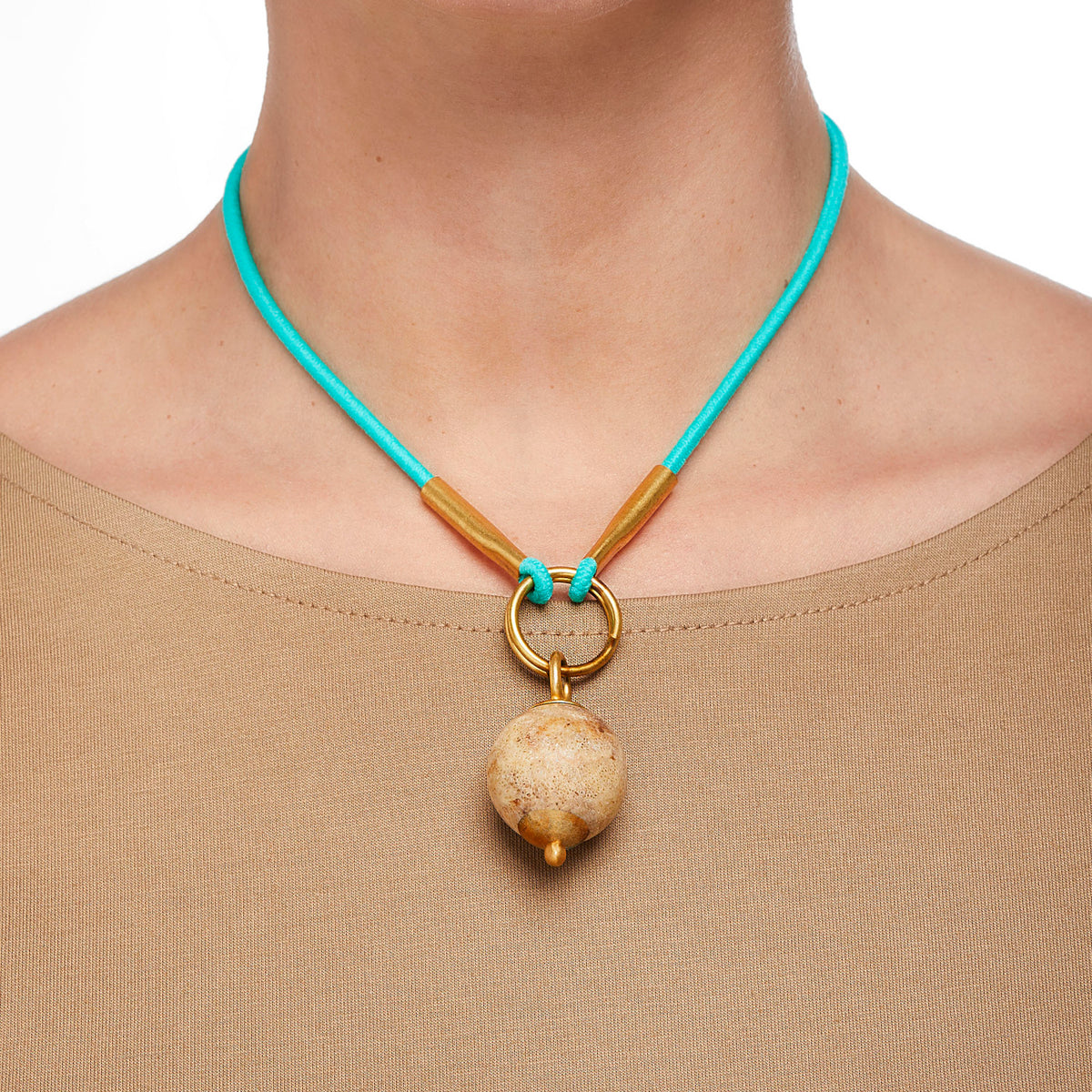 Noor, colgante de piedra esfera